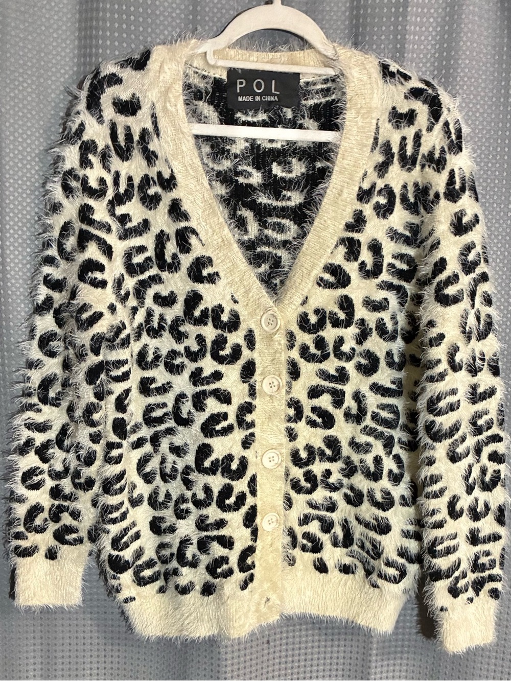 POL Leopard Print Fuzzy Cardigan Sweater Sz M Button Up V Neck Soo Soft Winter